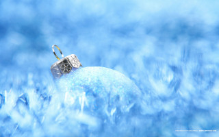 Ring blue ball snow blurry - photorealism free wallpaper