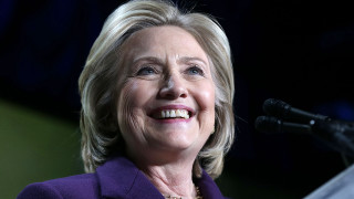 Woman purple suit smiling podium - a podium free wallpaper