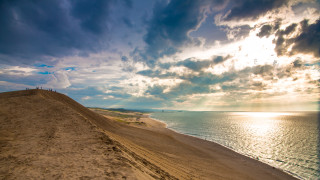 Sandy beach large water cloudy - a sandy beach free wallpaper