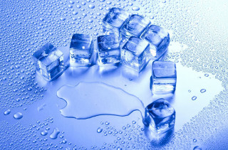 Ice cubes water droplets blue 2 - an gyeon free wallpaper for desktop