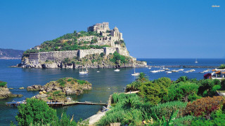 Castle island ocean boats dock 2 - a small island in the middle of the ocean free wallpaper