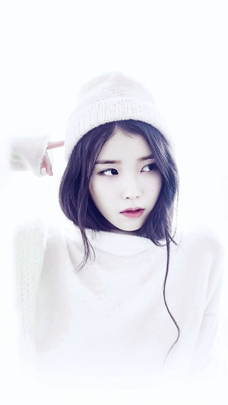 Woman white hat white sweater - a white hat free wallpaper