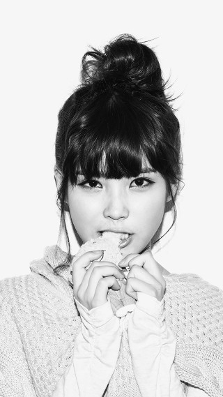 Woman messybun sweater eating food - free vintage wallpaper