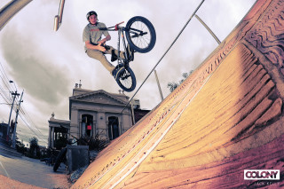Man riding bike skateboard ramp - dave allsop free wallpaper