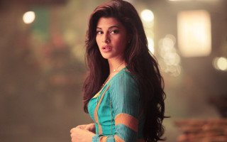Woman blue yellow top posing - movie still frame free wallpaper