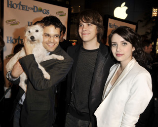 Man dog women movie event - a man in a suit and tie free wallpaper