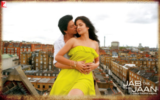 Man woman embrace cityscape romanticism - movie still free wallpaper