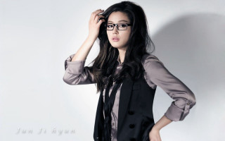 Woman suit glasses posing hands - byeon sangbyeok free wallpaper