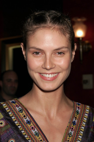 Woman smiling man background smiling - beautiful free wallpaper