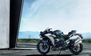 Motorcycle parking lot building mountains - kinetic free wallpaper