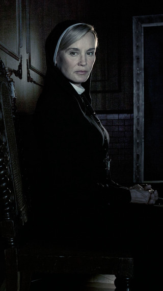 Woman black coat gothic portrait - free halloween wallpaper