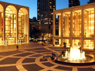 Fountain courtyard city night lights - theatrical free wallpaper
