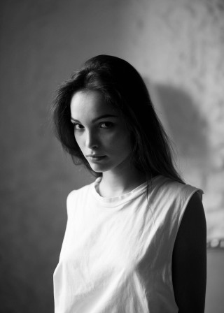 Woman white shirt black white 5 - elina karimova free wallpaper