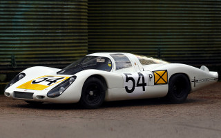 White race car yellow numbers - a white race car free wallpaper