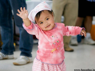 Little girl pink dress white - a little girl free wallpaper