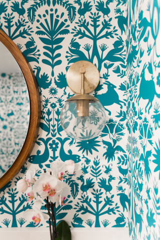Bathroom mirror vase flowers wallpaper - maximalism free wallpaper
