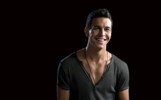 Smiling man black shirt necklace - plasticien free wallpaper