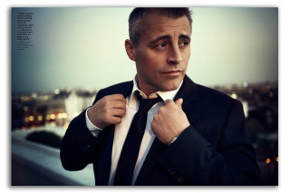 Man suit adjusting tie balcony - a city skyline in the background free wallpaper