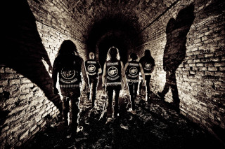 Group people tunnel backs turned - a tunnel free wallpaper