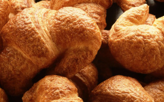 Croissants pile table plate next - delaunay free wallpaper
