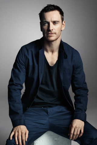 Man sitting stool crossed legs - ed benedict free wallpaper