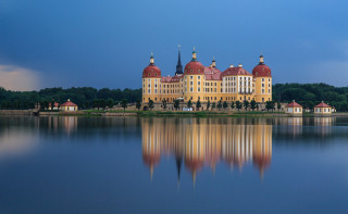 Large building red roof lake - hillside free wallpaper