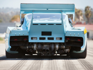 Blue car flat tire road - dynamic perspective free wallpaper