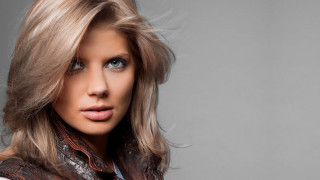 Woman blonde blue eyes portrait 2 - photorealistic free wallpaper for desktop