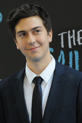 Man suit tie posing picture 4 - david lazar free wallpaper