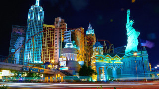 City statue liberty night buildings - a statue of liberty free wallpaper