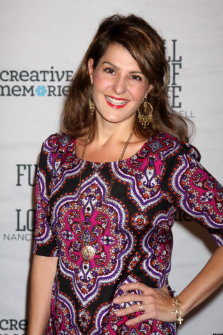 Woman colorful dress smiling redcarpet - neofauvism free wallpaper