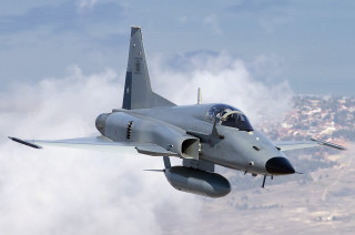 Fighter jet flying sky clouds 14 - a fighter free wallpaper for desktop