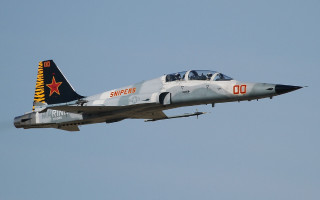 Fighter jet blue sky star 3 - f 8 aperture free wallpaper