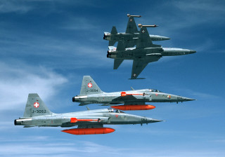 Fighter jets blue sky clouds - the bottom of the jet free wallpaper