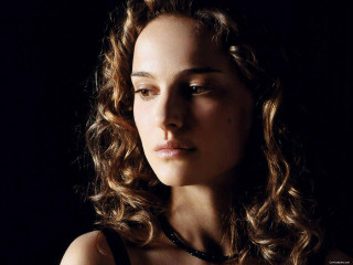Woman curly hair necklace looking - daphne fedarb free wallpaper