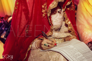Woman red outfit writing paper - a red outfit free wallpaper