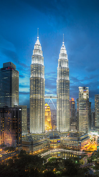 City skyline night tall buildings 16 - a city skyline free wallpaper