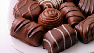 Chocolates white stripes tablecloth white - a white table cloth free wallpaper