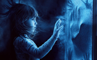 Little girl blue wall holography - a little girl free wallpaper