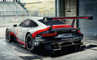 Porsche race car garage ramp - a garage free wallpaper