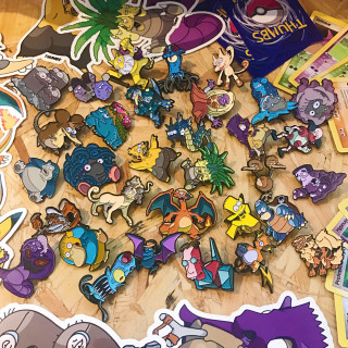 Cartoon stickers table wooden floor - a wooden table free wallpaper