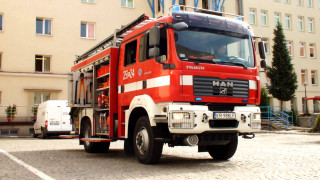 Red fire truck ladder building - a ladder free wallpaper