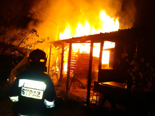 Firefighter burning house night yellow - house free wallpaper