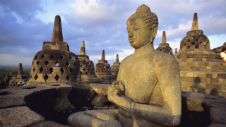 Buddha statue buildings sky clouds - sumatraism free wallpaper