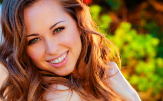 Woman smiling longhair cellphone white - daphne mcclure free wallpaper