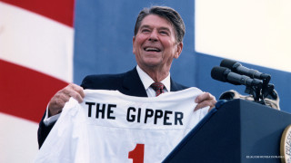 Man holding shirt gipper podium - a podium free wallpaper