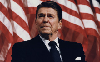 Man suit tie flag microphone - donald roller wilson free wallpaper