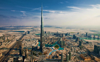 Large city tall tower middle - a large city free wallpaper