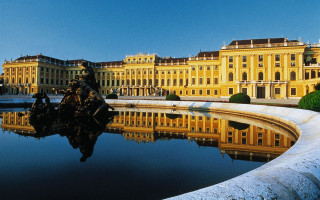 Large building pond statue front - a statue in front free wallpaper