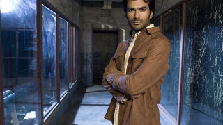 Man standing hallway arms crossed - his hip free wallpaper